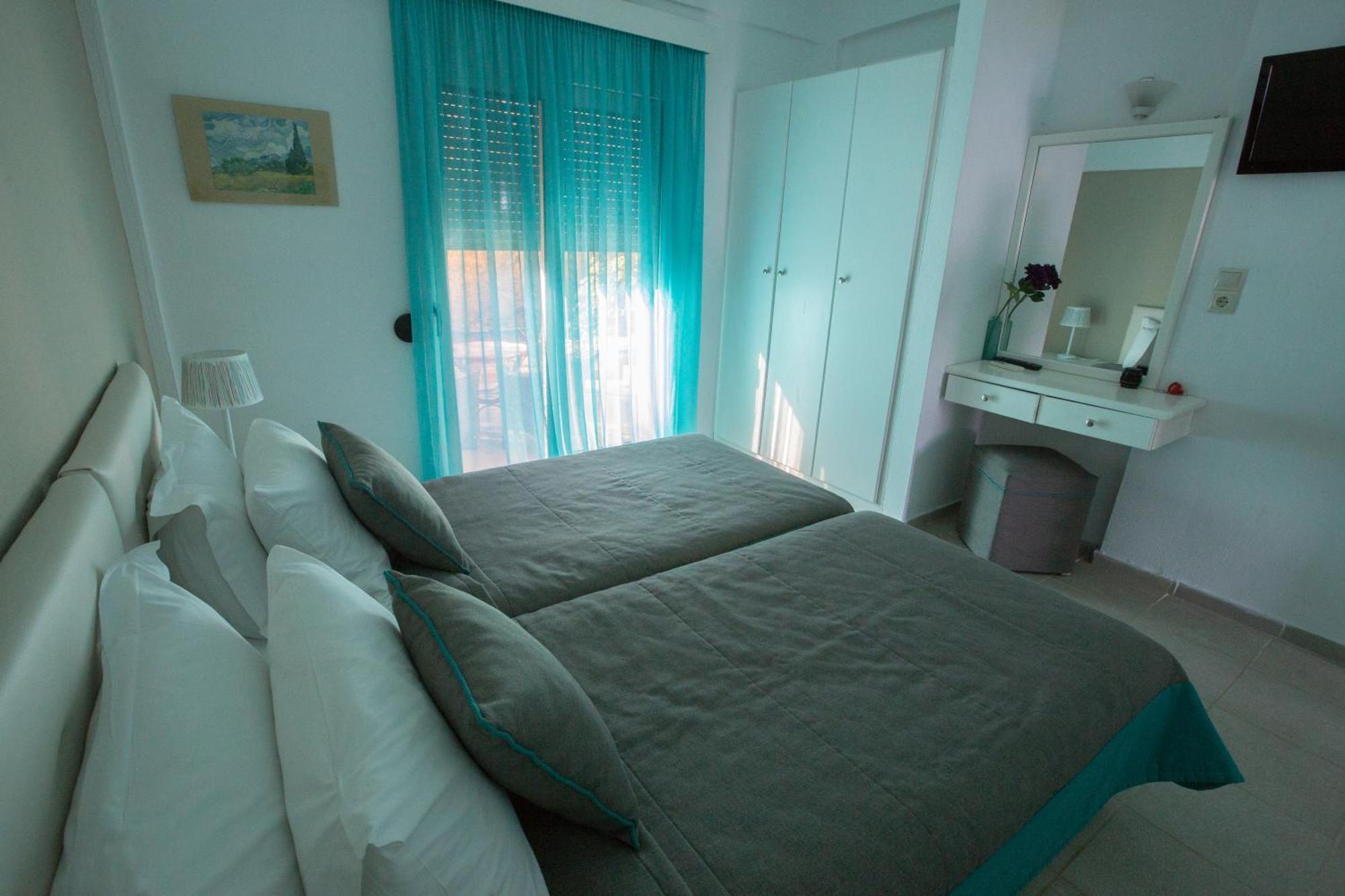 Pela Mare Hotel Agia Pelagia Exteriör bild